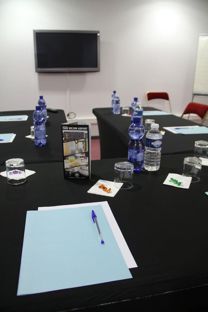 Park Wilson Airport Aparthotel Colomiers Buitenkant foto